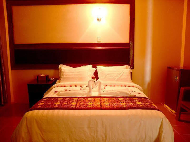 Real Link Hotel Янгон Екстер'єр фото